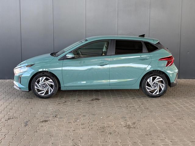 Hyundai i20 Pure 1.2 MPI / Navi PDC Hinten + Kamera Abgedunkelte Scheiben Tempomat Alu 16" 