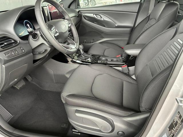 Hyundai i30 Kombi Comfort Plus 1.0 TGDI DCT / Navi Sitz + Lenkradheizung PDC V&H Kamera LED Alu 17" 