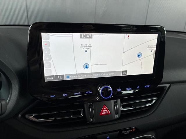 Hyundai i30 Kombi Comfort Plus 1.0 TGDI DCT / Navi Sitz + Lenkradheizung PDC V&H Kamera LED Alu 17" 