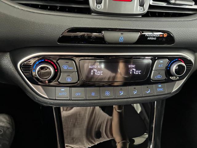 Hyundai i30 Kombi Comfort Plus 1.0 TGDI DCT / Navi Sitz + Lenkradheizung PDC V&H Kamera LED Alu 17" 