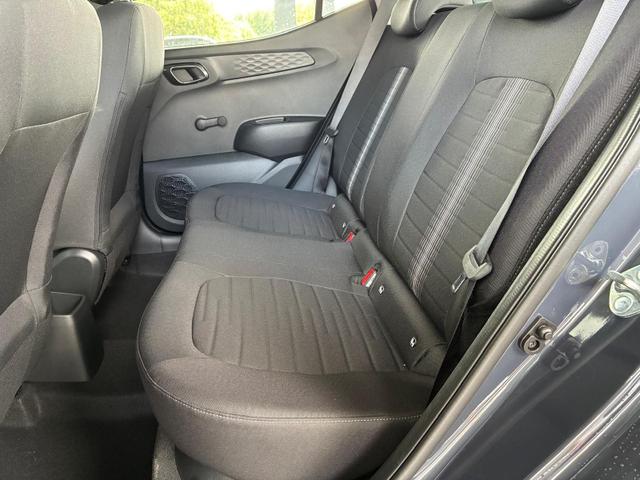 Hyundai i10 4-Sitzer Pure 1,0 Navi/ Einparkhilfe hinten + Kamera/ Front Assist 