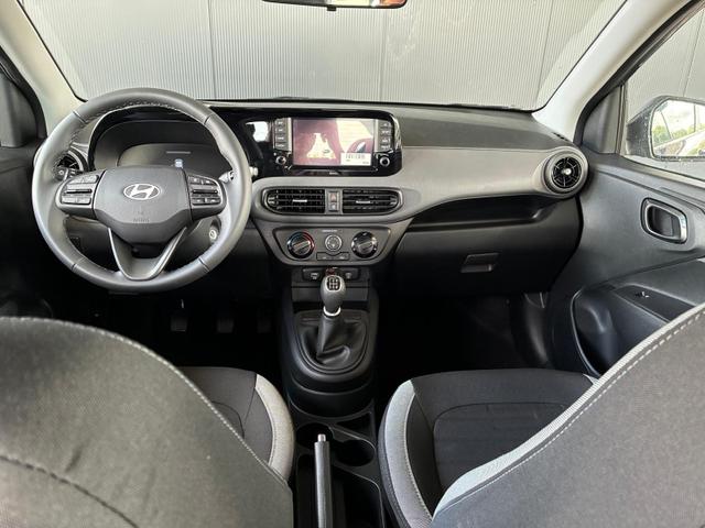 Hyundai i10 4-Sitzer Pure 1,0 Navi/ Einparkhilfe hinten + Kamera/ Front Assist 