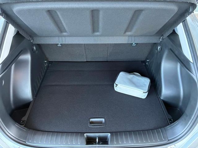Hyundai KONA Comfort Plus 1.6 T-GDI DCT 4WD / Navi ACC Keyless Sitz + Lenkradheiz. Schiebedach LED Alu 18" 
