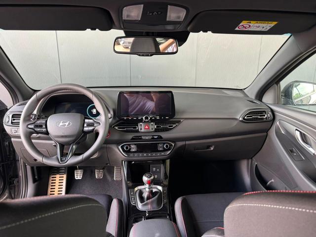 Hyundai i30 Kombi N-Line 1.5 T-GDI 48V / Navi PDC V&H + Kamera Sitz Lenkradheizung LED Alu 18" 