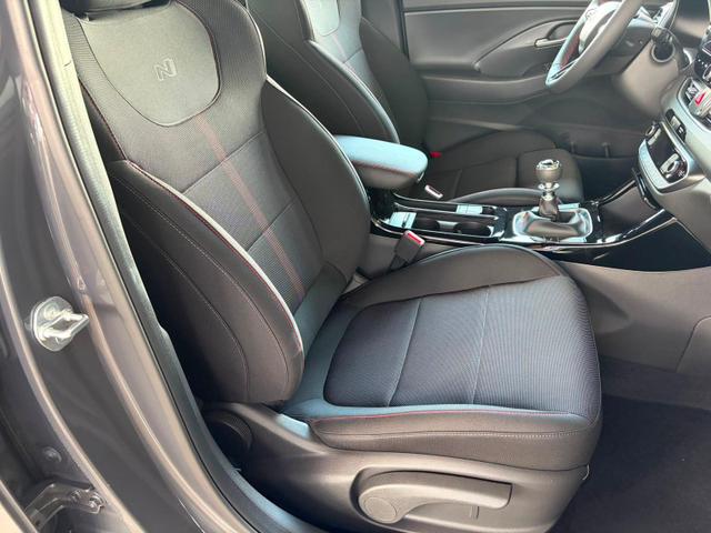Hyundai i30 Kombi N-Line 1.5 T-GDI 48V / Navi PDC V&H + Kamera Sitz Lenkradheizung LED Alu 18" 