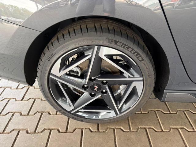 Hyundai i30 Kombi N-Line 1.5 T-GDI 48V / Navi PDC V&H + Kamera Sitz Lenkradheizung LED Alu 18" 