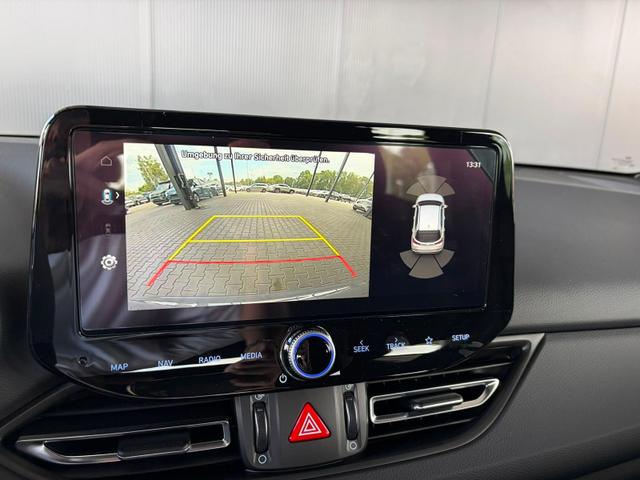 Hyundai i30 Kombi N-Line 1.5 T-GDI 48V / Navi PDC V&H + Kamera Sitz Lenkradheizung LED Alu 18" 