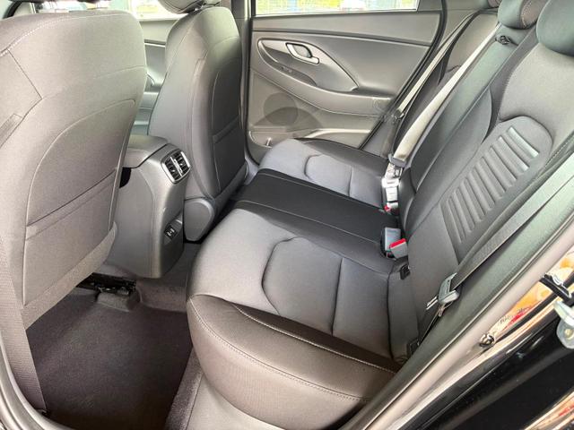 Hyundai i30 Kombi Comfort Plus 1.0 TGDI DCT/ Navi / Sitz + Lenkradheizung PDC V&H Kamera LED Alu 17" 