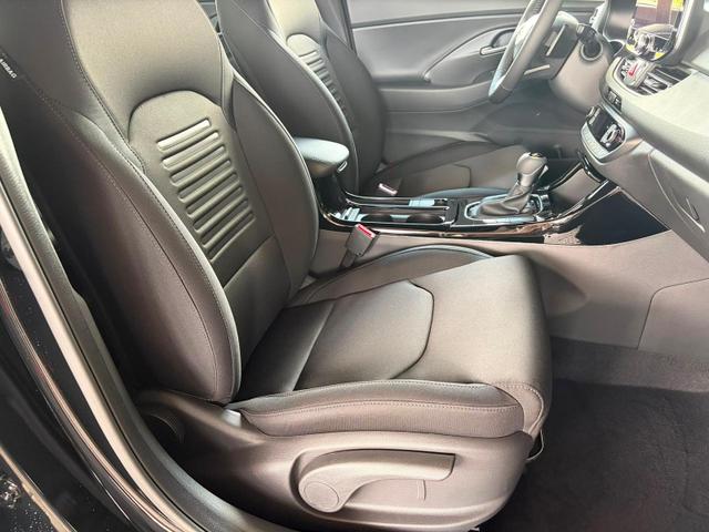 Hyundai i30 Kombi Comfort Plus 1.0 TGDI DCT/ Navi / Sitz + Lenkradheizung PDC V&H Kamera LED Alu 17" 