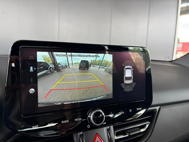 Hyundai i30 Kombi Comfort Plus 1.0 TGDI DCT/ Navi / Sitz + Lenkradheizung PDC V&H Kamera LED Alu 17" 
