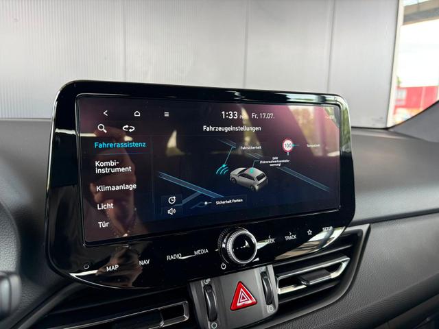 Hyundai i30 Kombi Comfort Plus 1.0 TGDI DCT/ Navi / Sitz + Lenkradheizung PDC V&H Kamera LED Alu 17" 