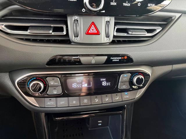 Hyundai i30 Kombi Comfort Plus 1.0 TGDI DCT/ Navi / Sitz + Lenkradheizung PDC V&H Kamera LED Alu 17" 