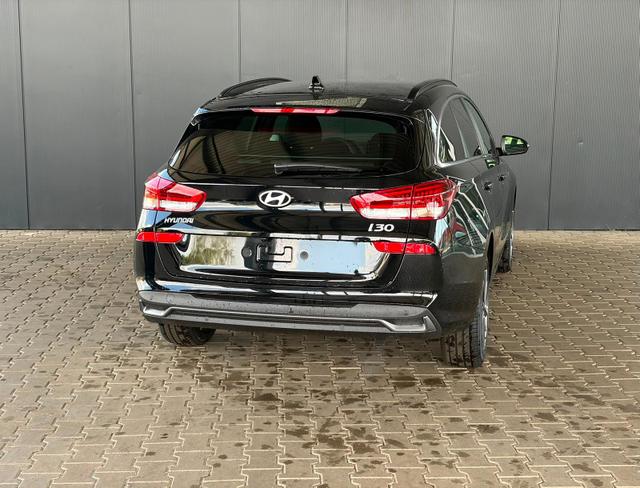 Hyundai i30 Kombi Comfort Plus 1.0 TGDI DCT/ Navi / Sitz + Lenkradheizung PDC V&H Kamera LED Alu 17" 
