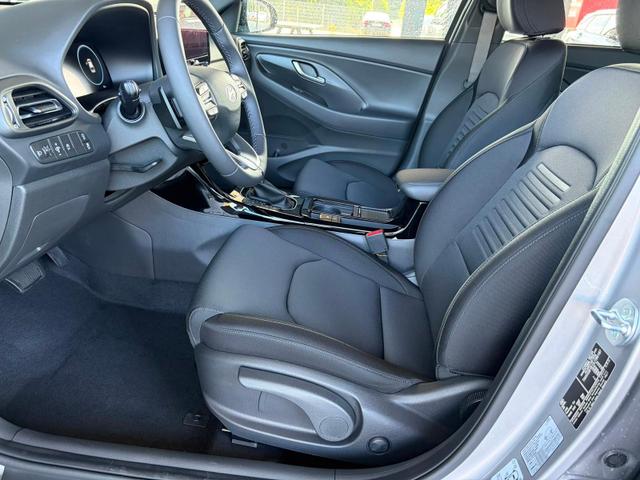 Hyundai i30 Kombi Comfort Plus 1.0 TGDI DCT Navi/ Adaptiver Tempomat/ Totwinkel Assistent/ Alu 17" 