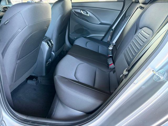 Hyundai i30 Kombi Comfort Plus 1.0 TGDI DCT Navi / Adaptiver Tempomat/ Totwinkel Assistent/ Alu 17" 