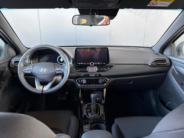 Hyundai i30 Kombi Comfort Plus 1.0 TGDI DCT Navi / Adaptiver Tempomat/ Totwinkel Assistent/ Alu 17" 