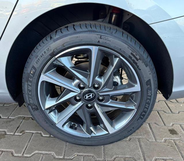 Hyundai i30 Kombi Comfort Plus 1.0 TGDI DCT Navi / Adaptiver Tempomat/ Totwinkel Assistent/ Alu 17" 