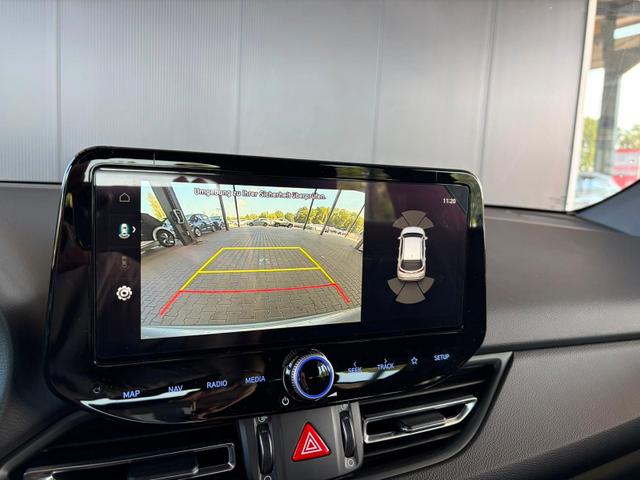 Hyundai i30 Kombi Comfort Plus 1.0 TGDI DCT Navi / Adaptiver Tempomat/ Totwinkel Assistent/ Alu 17" 