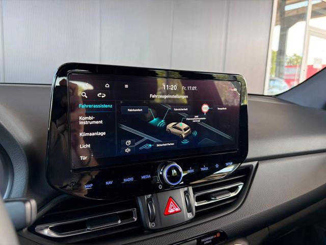Hyundai i30 Kombi Comfort Plus 1.0 TGDI DCT Navi / Adaptiver Tempomat/ Totwinkel Assistent/ Alu 17" 