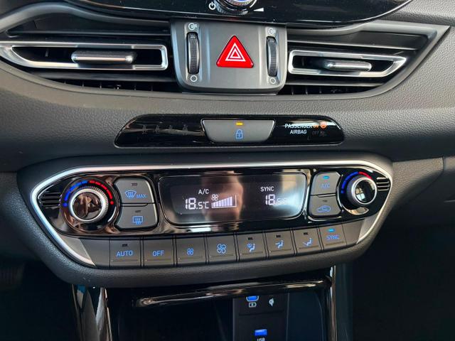 Hyundai i30 Kombi Comfort Plus 1.0 TGDI DCT Navi / Adaptiver Tempomat/ Totwinkel Assistent/ Alu 17" 