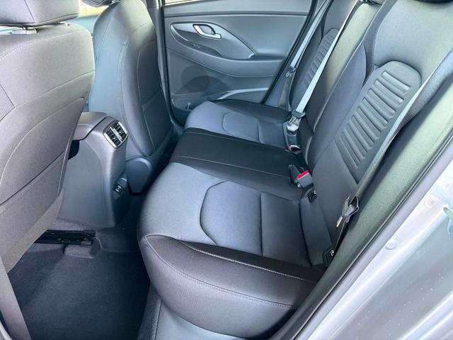 Hyundai i30 Kombi Comfort Plus 1.0 T-GDI DCT Navi/ Totwinkel Assistent/ PDC V&H + Kamera/ Alu 17" 