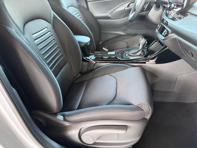 Hyundai i30 Kombi Comfort Plus 1.0 T-GDI DCT Navi/ Totwinkel Assistent/ PDC V&H + Kamera/ Alu 17" 