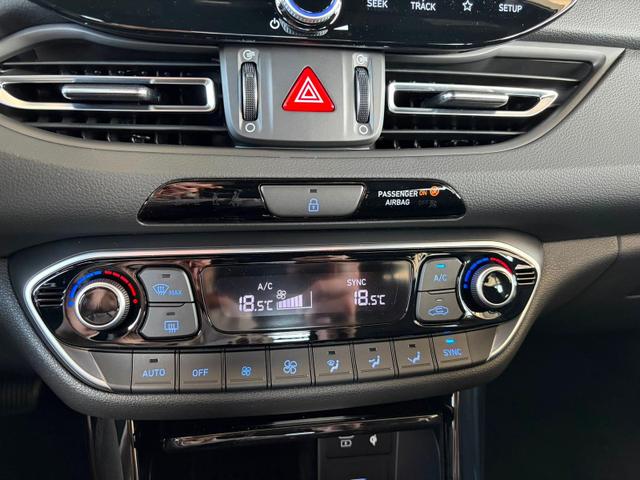 Hyundai i30 Kombi Comfort Plus 1.0 T-GDI DCT Navi/ Totwinkel Assistent/ PDC V&H + Kamera/ Alu 17" 