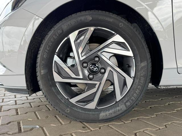 Hyundai i20 Smart 1.0 T-GDi 90PS 7DCT Automatik / Navi PDC H. mit Kamera SHZ Vorne ALU 16'' 