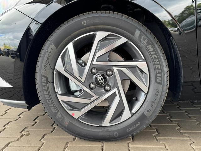 Hyundai i20 Smart 1.0 T-GDi 90PS 7DCT Automatik / Navi PDC H. mit Kamera SHZ Vorne ALU 16'' 