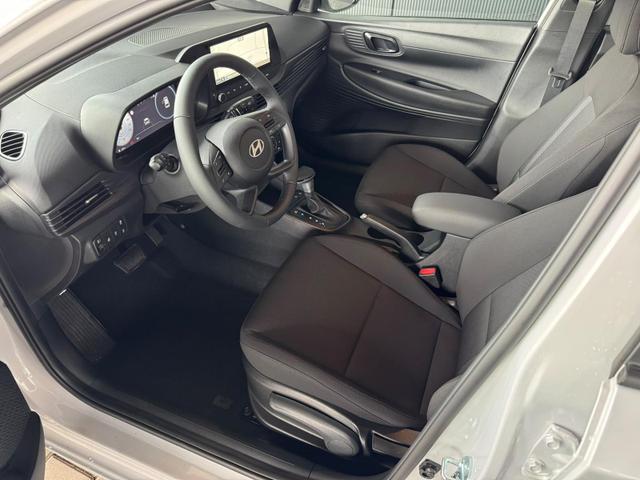 Hyundai i20 Go Plus! 1.0 T-GDI 90PS 7-DCT / Navi Spurhalteassistent /Tempomat Kamera Sitz + Lenkradheizung Alu 16'' 