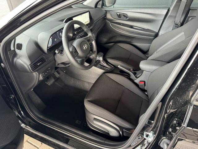 Hyundai i20 Go Plus! 1.0 T-GDI 90PS 7-DCT / Navi Spurhalteassistent /Tempomat Kamera Sitz + Lenkradheizung Alu 16'' 
