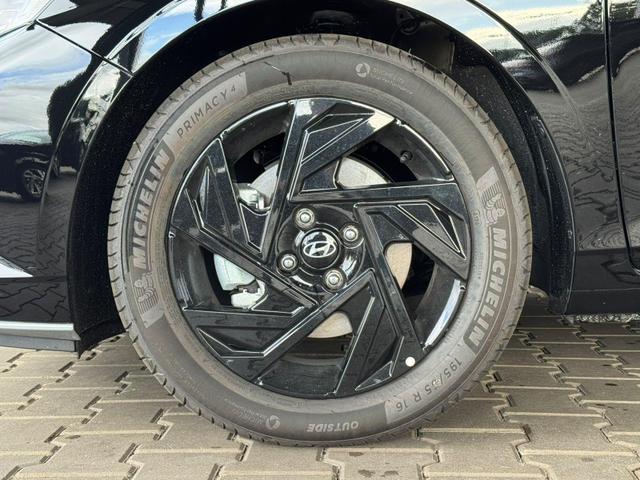 Hyundai i20 Go Plus! 1.0 T-GDI 90PS 7-DCT / Navi Spurhalteassistent /Tempomat Kamera Sitz + Lenkradheizung Alu 16'' 