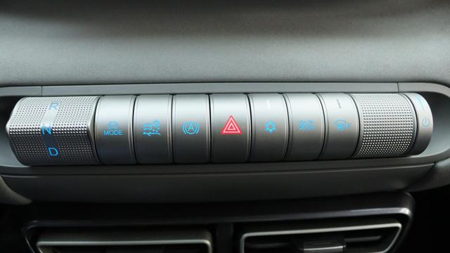 BYD Dolphin Surf Active 30 kWh / Navi ACC PDC H + Kamera Klimaautomatik 