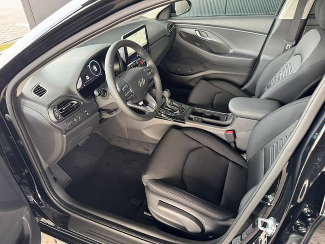 Hyundai i30 Kombi Comfort Line 1.6 T-GDI 2WD 7-DCT AT / Tempomat Kamera PDC vorne + hinten Sitz Lenkradheizung LED Alu 16'' 