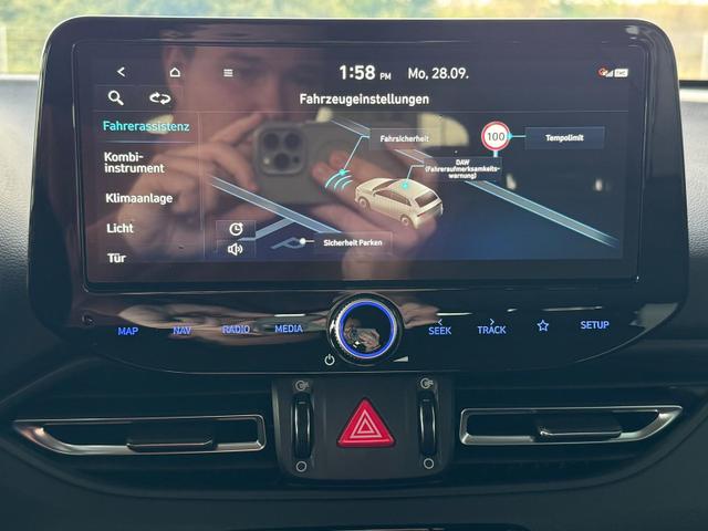 Hyundai i30 Kombi Comfort Line 1.6 T-GDI 2WD 7-DCT AT / Tempomat Kamera PDC vorne + hinten Sitz Lenkradheizung LED Alu 16'' 