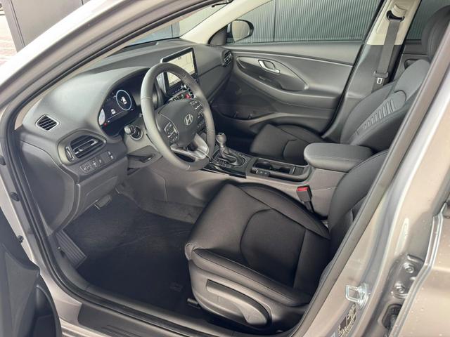 Hyundai i30 Kombi Comfort Line 1.6 T-GDI 2WD 7-DCT AT / Tempomat Kamera PDC vorne + hinten Sitz Lenkradheizung LED Alu 16'' 