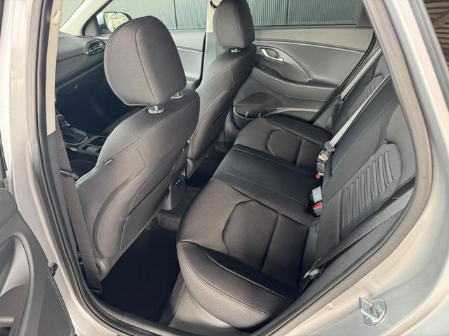 Hyundai i30 Kombi Comfort Line 1.6 T-GDI 2WD 7-DCT AT / Tempomat Kamera PDC vorne + hinten Sitz Lenkradheizung LED Alu 16'' 