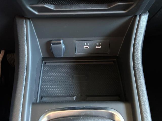 Renault Captur Techno TCe 90 1.0 Turbo 6-MT / Tempomat Kamera PDC vorne + hinten Keyless Sitz Lenkradheizung LED Alu 18'' 