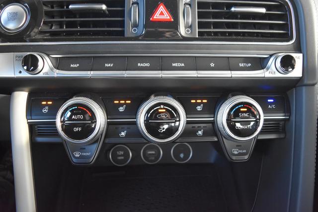 G70 2.0T 4WD Luxury Automatik / Head-up Soundsystem Navi 360 Kamera Leder Heckkl. elektr./ ALU18 LED 