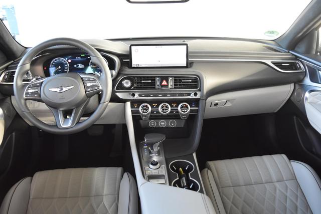 G70 2.0T 4WD Luxury Automatik / Head-up Soundsystem Navi 360 Kamera Leder Heckkl. elektr./ ALU18 LED 