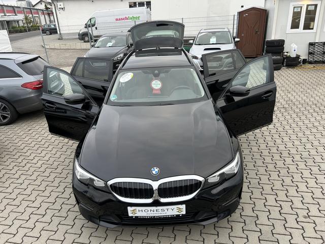 BMW 3er Touring - 318 d Mild Hybrid Advantage*SERVICE NEU*GARANTIE*ALARMANLAGE*FERNLICHTASSISTRENT*REIFENDRUCKKONTROLLE*TOTER-WINKEL-ASSISTENT*ELEKTR.HECKKLAPPE**DIGITALER SERVICENACHWEIS*M:AUSW*GARANTIE*TEMPOMAT*DRIVE MODE*MULTIFUNKTIONSLENKRAD*ELEKTR.PARKBREMSE*ESP 