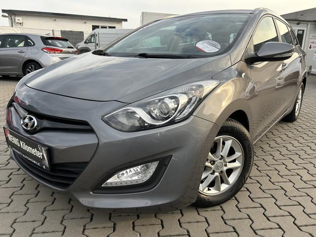 Hyundai i30 Kombi - 1.4 CRDi DPF Trend cw*GARANTIE*SERVOLENKUNG*AUX*i-POD*USB*MP3*CD-PLAYER*MULTIFUNKTIONSLENKRAD*6 GANG*6 LAUTSPRECHER*ABS*ESP*LENKRAD LEDER*MITTELARMLEHNE VORNE*SEITENAUFRALLSCHUTZ*PARKSENSOR HINTEN*KNIEAIRBAG*LICHT-AUS-AUTOMATIK*EURO 5*TAGFAHRLICHT LE*
