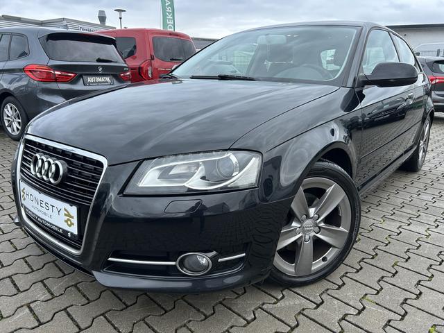 Audi A3 - 2.0 TDI DPF Ambition*XENON-SCHEINWERFER-PLUS*MULTIFUNKTIONSLENKRAD*FREISPRECHEINRICHTUNG*TEMPOMAT*KLIMAAUTOMATIK*START/STOP AUTOMATIK*ESP*SITZHEIZUNG*CD-PLAYER*6 GANG*RAUCHER-PAKET*AUßENSPIEGEL ELEKTR. VERSTELL-U. HEIZBAR*BLUETOOTH*SPORTSITZE*EDS*AUX*