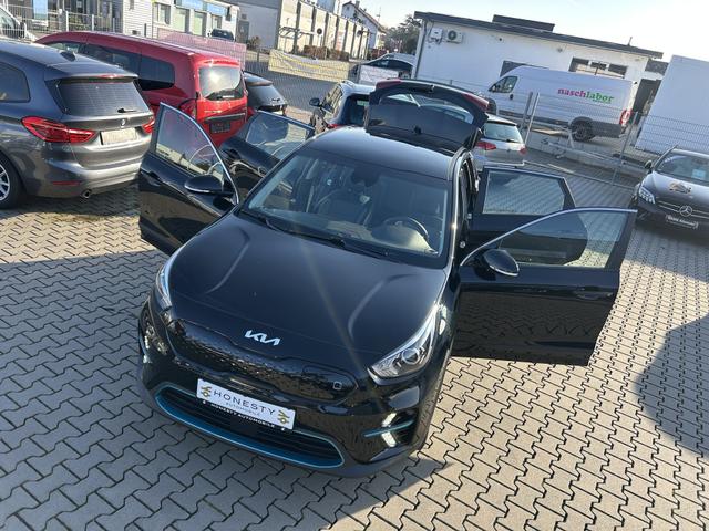 Kia Niro e-Niro Edition 7*SPURHALTEASSISTENT*T&Uuml;V BIS 02/2027*MULTIFUNKTIONSLENKRAD*R&Uuml;CKFAHRKAMERA*AUTO-HOLD*ELEKTR.PARKBREMSE*TAGFAHRLICHT LED*ABS*ESP/ESC*FRONTSCHEIBE SOLAR-REFLECT*DRIVE-ATTENTION-WARNING*KLIMAAUTOMATIK*M&Uuml;DIKEITS-ERKENNUNGSSENOR*W&Auml;RMESCHUTZVE 