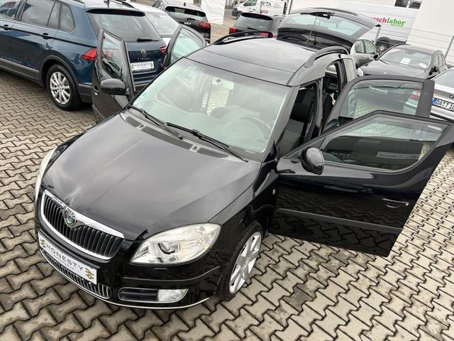 Skoda Roomster 1.6 16V Comfort*PANORAMDACH*PARKSENSOREN*SITZHEIZUNG*AUX-IN*8XREIFEN AUF ALUFELGEN*ABS*ASR*WEGFAHRSPERRE*ESP*EDS*KLIMAAUTOMATIK*SCHECKHEFTGEPLEGT*RADIO*CD-PLAYER*MP3-F&Auml;HIG*56 GANG*ARMLEHNE*TEMPOMAT*ABLAGE-PAKET-PLUS*SERVOLENKUNG*W&Auml;RSCHUTZVERGL* 