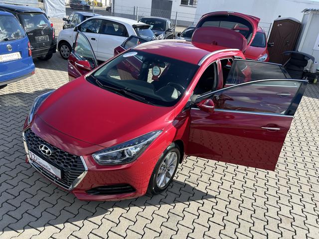 Hyundai i40 Kombi 1.6 GDI Space Blue*ANH&Auml;NGERKUPPLUNG*R&Uuml;CKFAHRKAMERA*NAVIGATION*KLIMAAUTOMATIK 2 ZONEN*HECKLEUCHTEN LED*ABS*ESP*DACHRELING*BREMSASSISTENT*MULTIFUNKTIONSLENKRAD*ELEKTR. BREMSKRAFTVERTEILUNG*TAGFAHRLLICHT LED*WEKFAHRSPERRE ELEKTR.*START/STOP AUTOMATIK* 