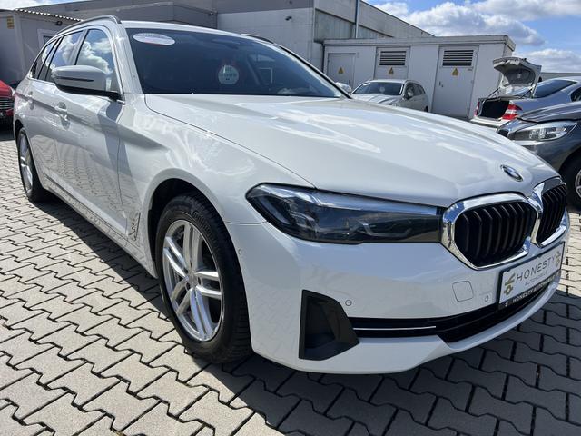 BMW 5er Touring - 530 d Mild Hybrid xDrive*VOLLAUSSTATTUNG*BUSINESS-PAKET*PARKBREMSE ELEKR*APPLE-CAR-PLAY*ANDROID-AUTO*AUTOMATIK*GARANTIE*8XREIFEN*MULTIFUNKTIONSLENKRAD*AUTO-HOLD*NAVIGATION*R&Uuml;CKFAHRKAMERA*SITZHEIZUNG*ALLRAD*DAT SCHWACKE*UNFALLFREI*ABS*DTC*DSC* 