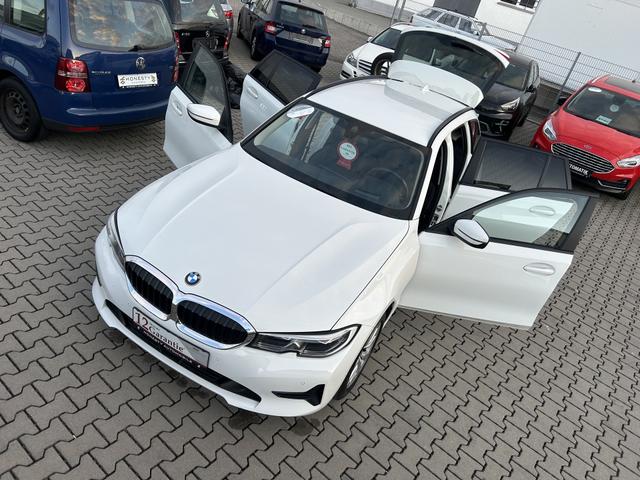 BMW 3er Touring - 320 d Mild Hybrid Advantage*STARTERBATTERIE NEU*GARANTIE*TOTER WINKEL ASSISTENT*WENIG KILOMETER*ABS*DSC*DTC*TEMPOMAT*MULTIFUNKTIONSLENKRAD*NAVIGATION*HECKLEUCHTEN LED*LICHT-UND REGENSENSOR*WEGFAHRSPERRE*SERVOLENKUNG SERVOTRONIC*START/STOP* 