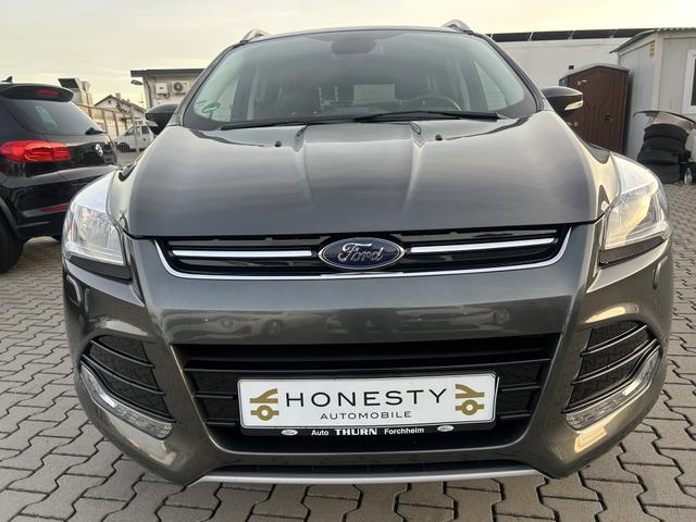 Ford Kuga 1.5 EcoBoost 4x4 Titanium*AUTOMATIK*DACHRELING*SITZHEIZUNG*NAVIGATION*EURO 6*TAGFAHRLICHT*AABS*ASR*AUDIOBEDIENUNG AM LENKRAD*EBD*ESP*KLIMAAUTOMATIK 2 ZONEN*LENKRAD LEDER*4 SPEICHEN*FRONTSCHEIBE BEHEIZBAR*SPORTSITZE VORN*ALLRADANTRIEB*WINTER-PAKET*AUX-IN* 