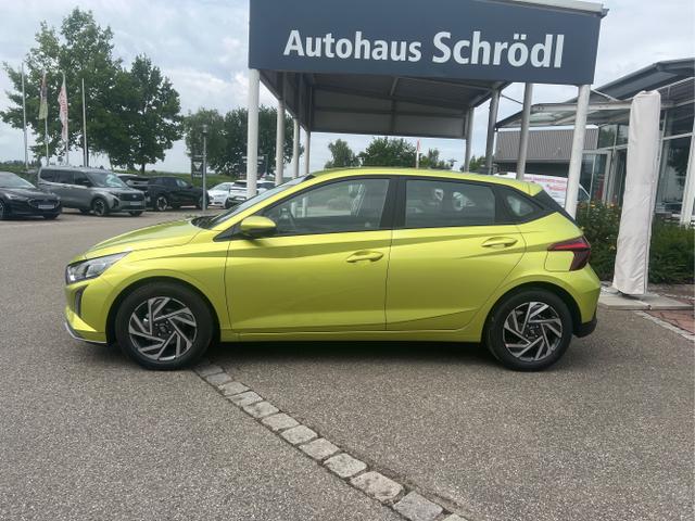 Hyundai / i20 / Grün / / / i20 1.2i WAVE + WINTER
